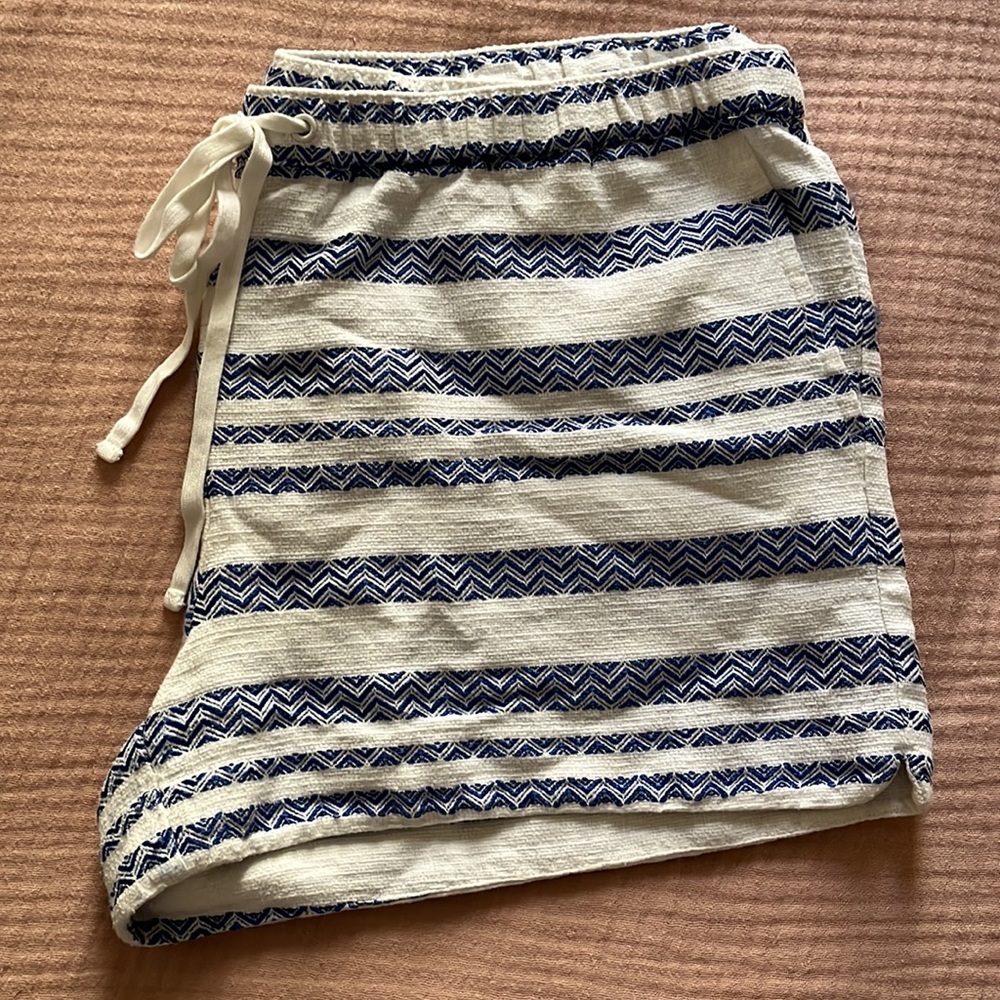 Joe Fresh Embroidered Shorts - 12 - Picture 3 of 3